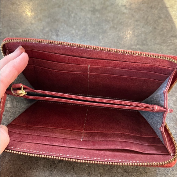 Roots Red Rust Leather Wallet - Picture 9 of 13